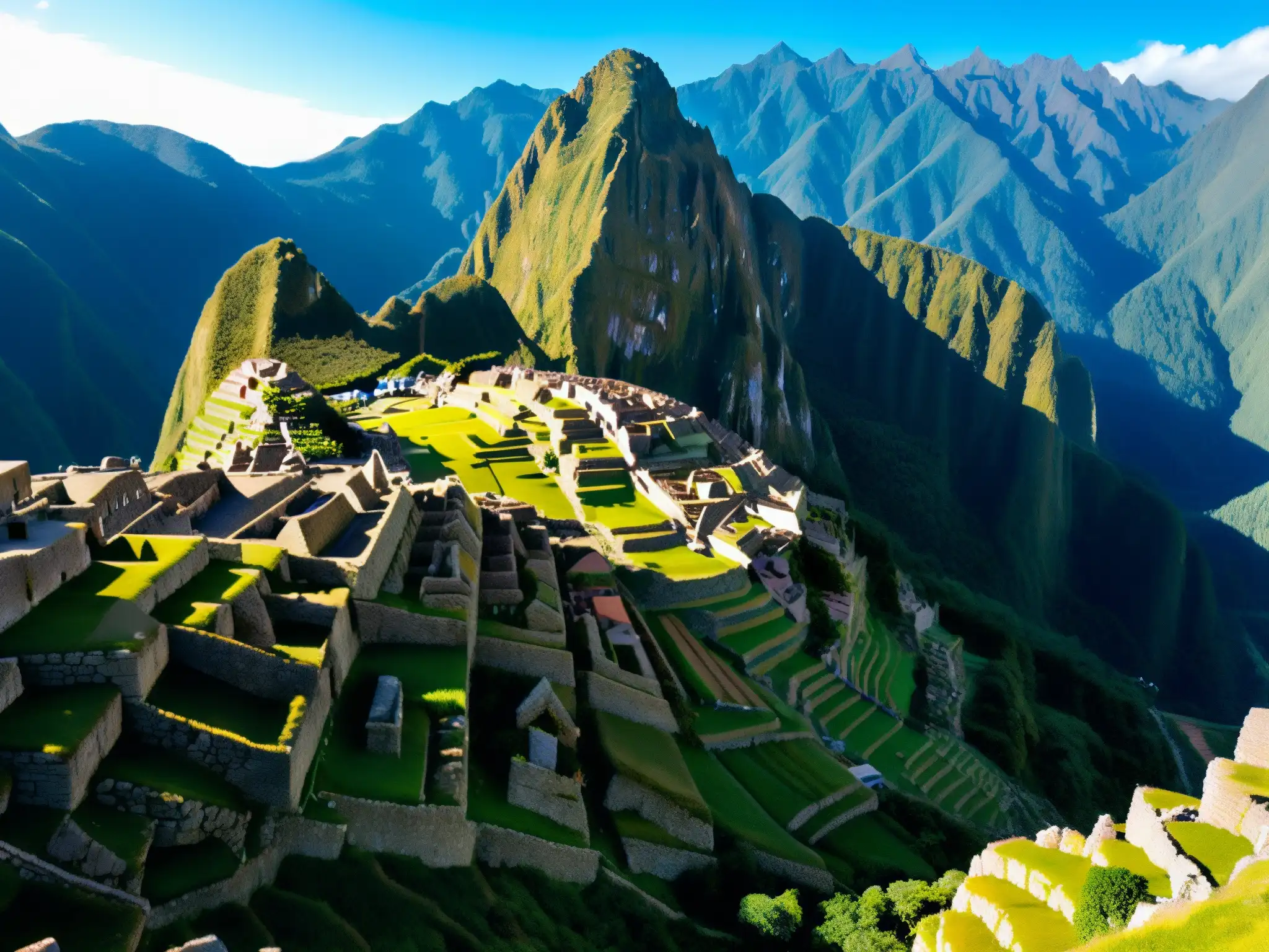 El Camino del Inca revela secretos ocultos entre los Andes, con Machu Picchu a lo lejos y hikers en el paisaje montañoso